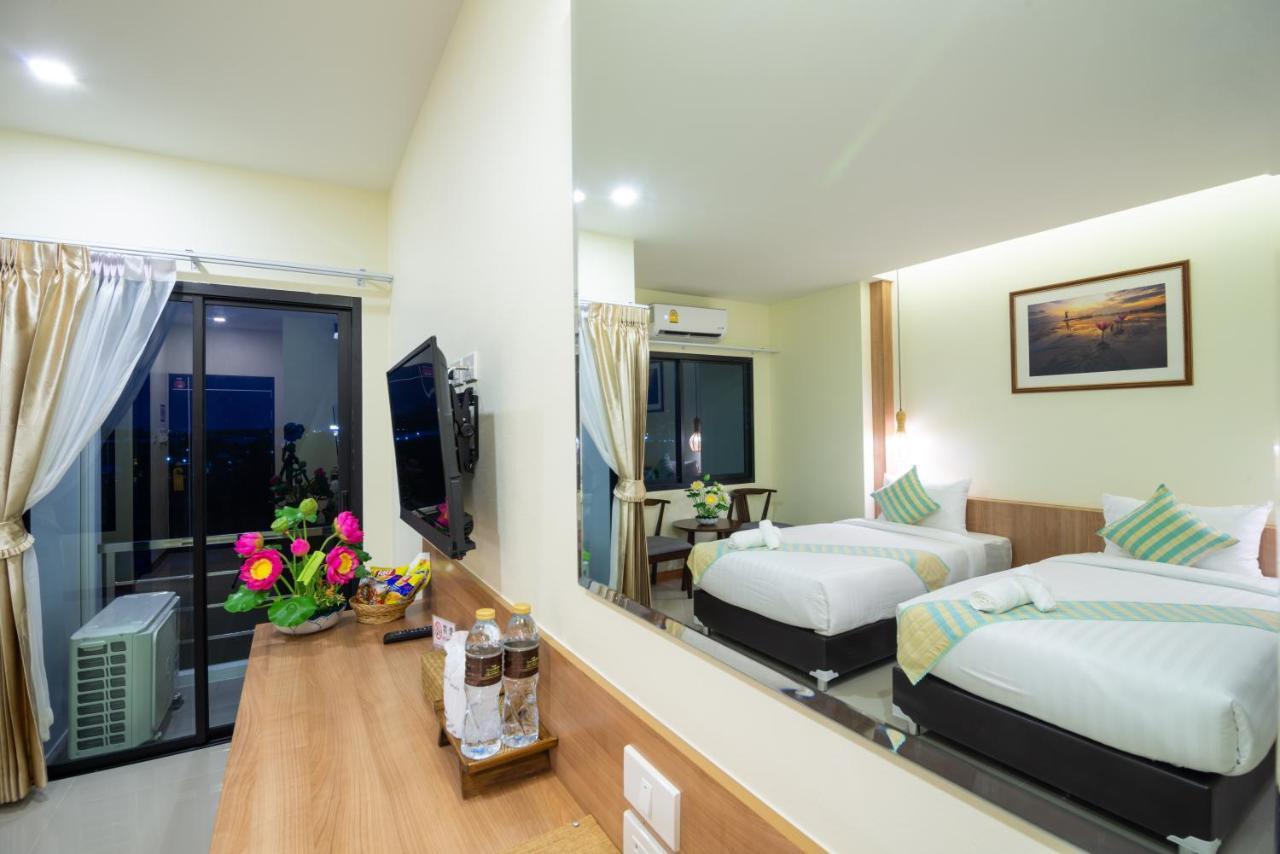 נחון סי טמארט Pura Nakhon Hotel מראה חיצוני תמונה