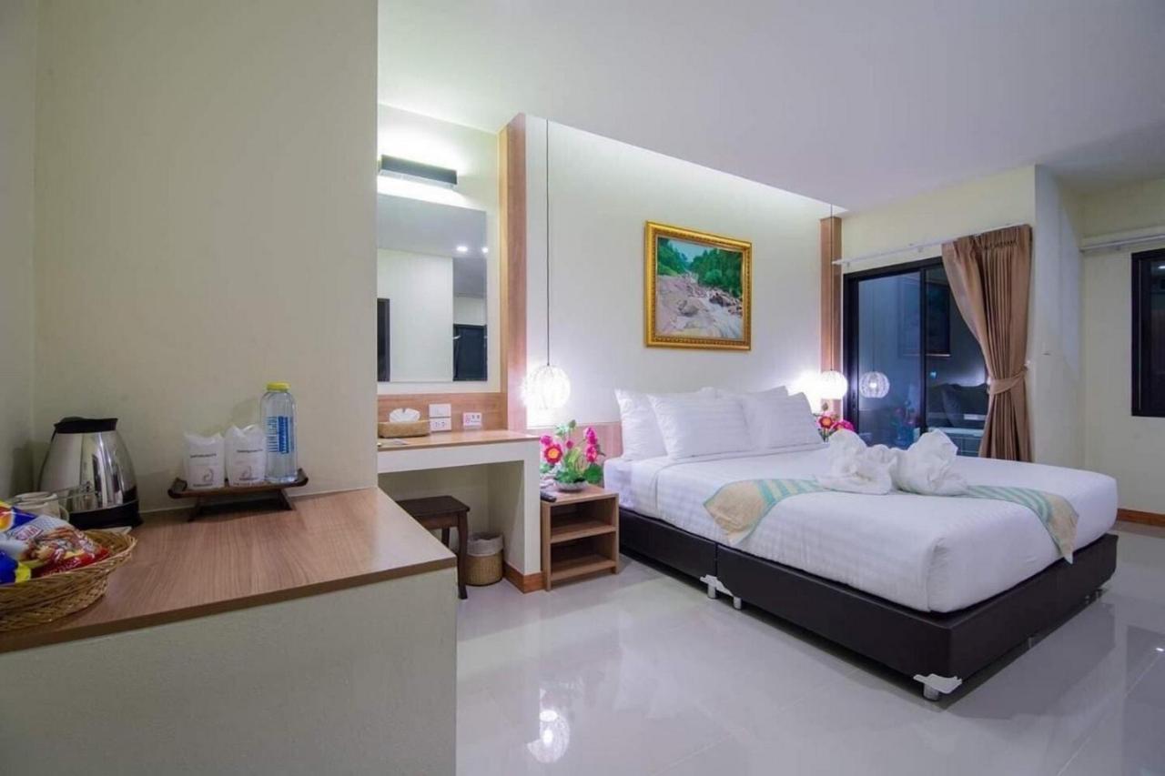 נחון סי טמארט Pura Nakhon Hotel מראה חיצוני תמונה