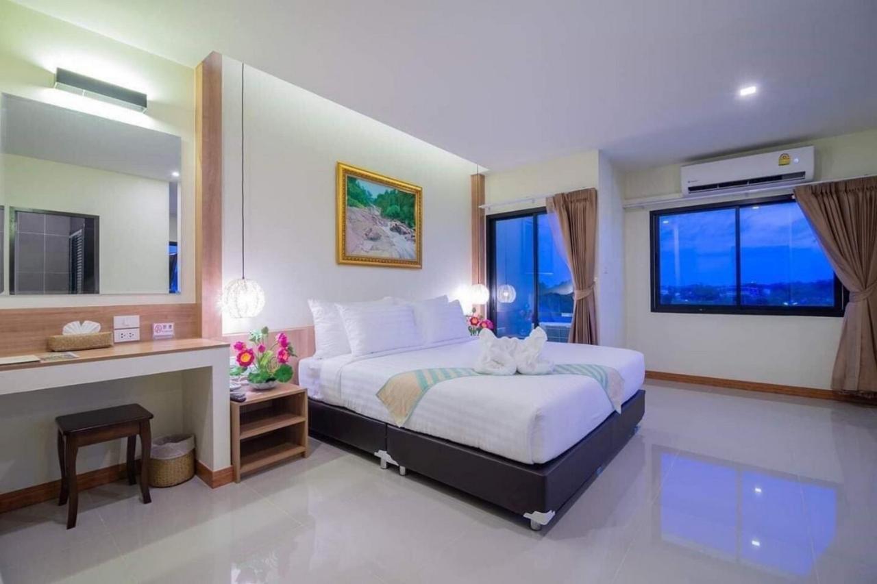 נחון סי טמארט Pura Nakhon Hotel מראה חיצוני תמונה
