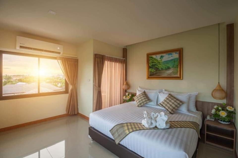 נחון סי טמארט Pura Nakhon Hotel מראה חיצוני תמונה