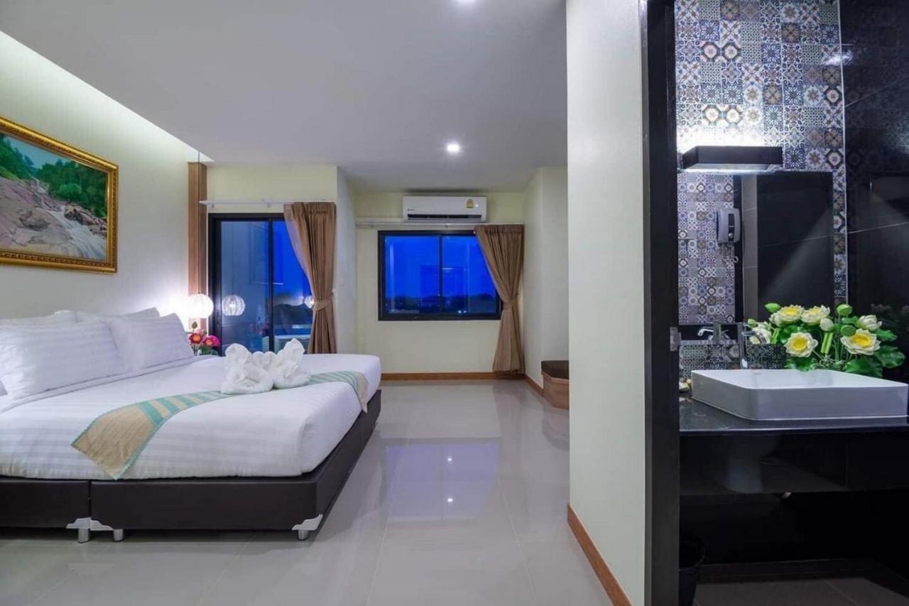 נחון סי טמארט Pura Nakhon Hotel מראה חיצוני תמונה