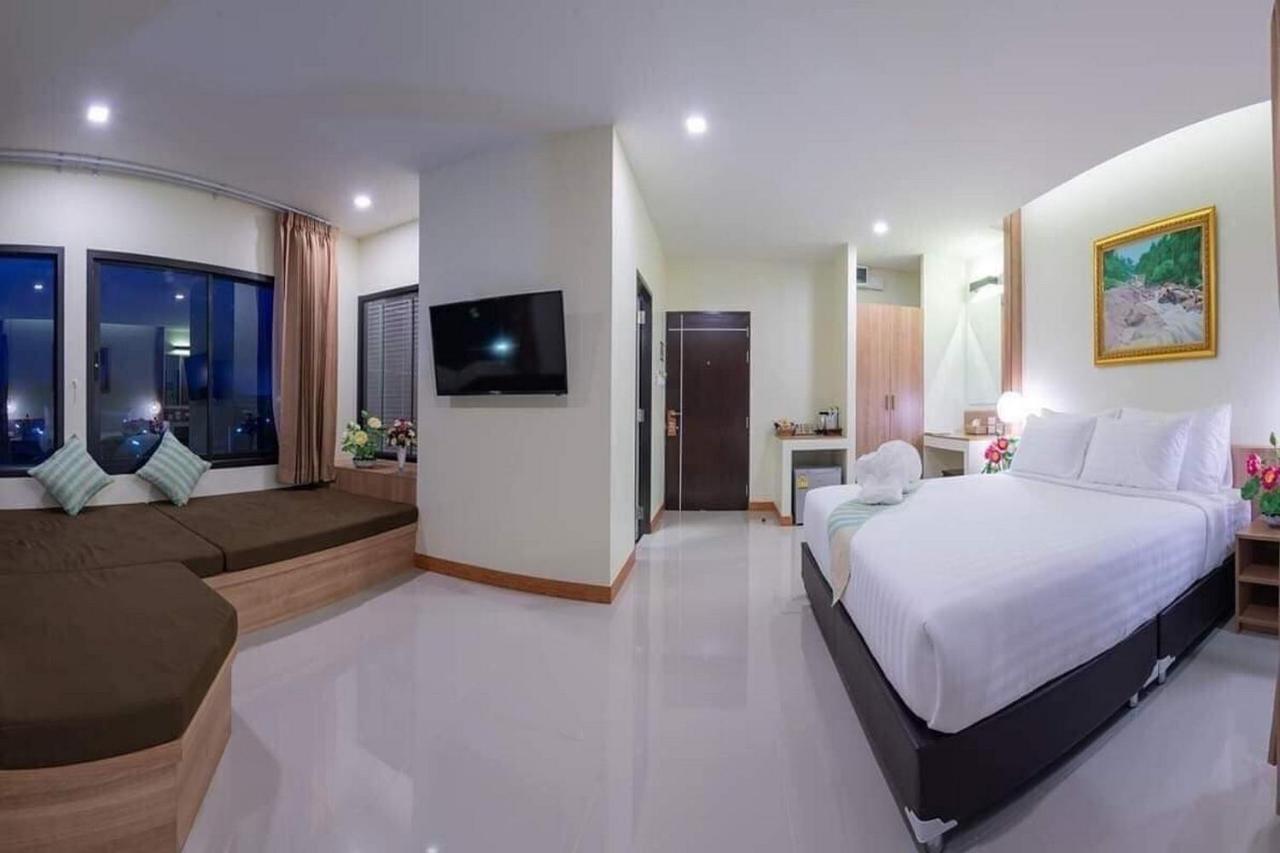 נחון סי טמארט Pura Nakhon Hotel מראה חיצוני תמונה