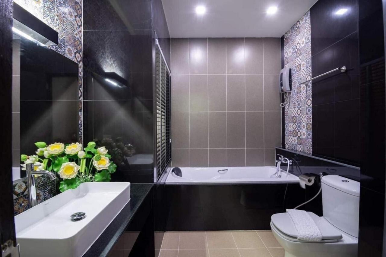 נחון סי טמארט Pura Nakhon Hotel מראה חיצוני תמונה
