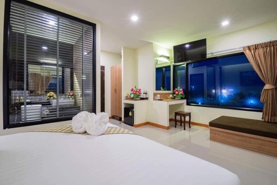 נחון סי טמארט Pura Nakhon Hotel מראה חיצוני תמונה